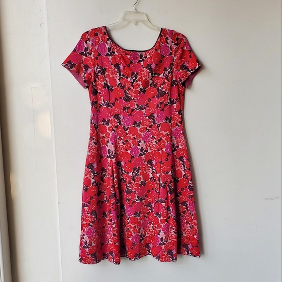 St. John Dresses & Skirts - NWT St. John Floral Short Sleeve Dress